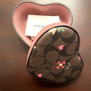 💖 COACH HEART TRINKET BOX  WITH HEART PETAL PRINT